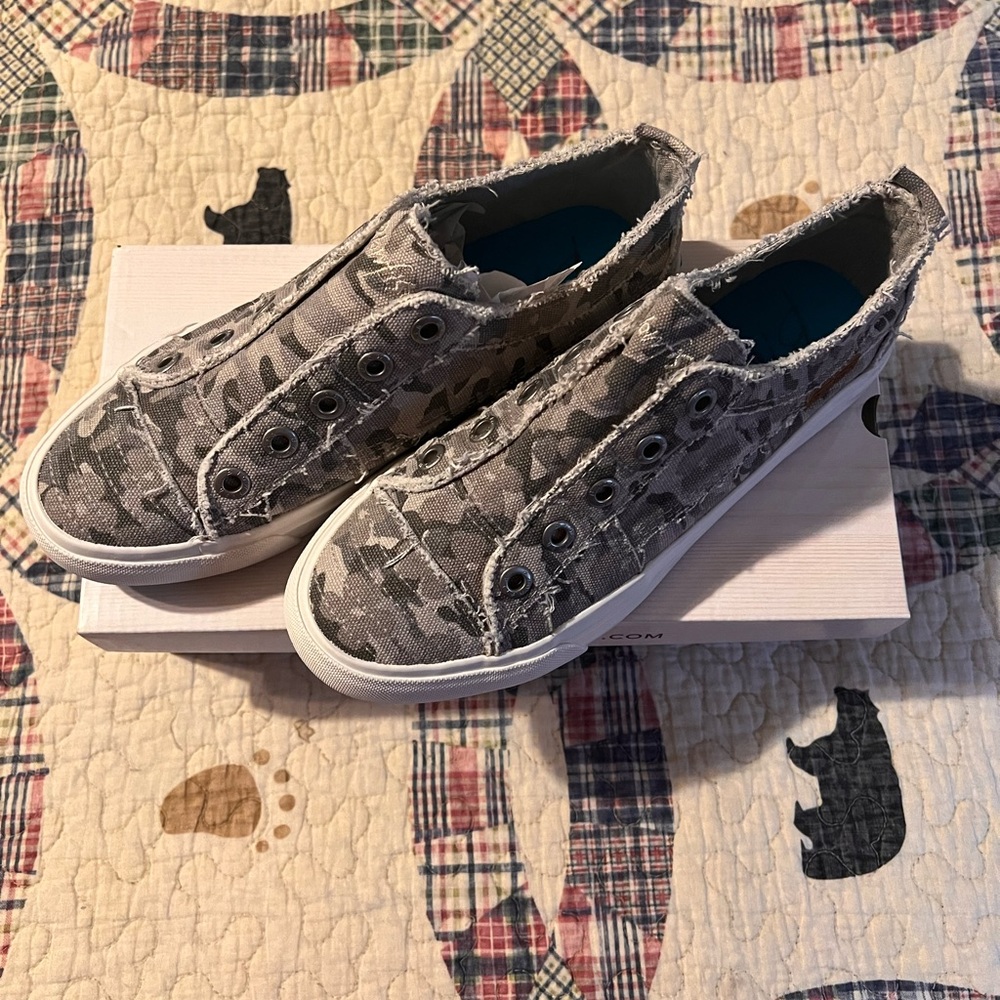 NIB Blowfish Malibu 8.5 Gray Not War Canvas